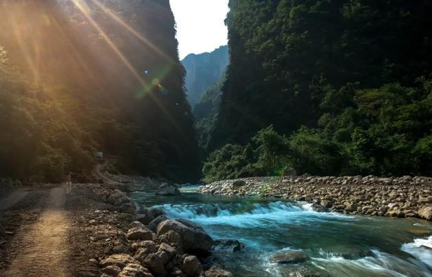 Labyrinth River Scenic Area - Unique Peaks and Picturesque Scenery